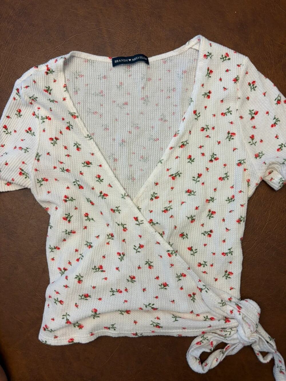 Brandy Melville Floral Cream V-Neck Wrap Short sleeve Waffle Shirt Medium